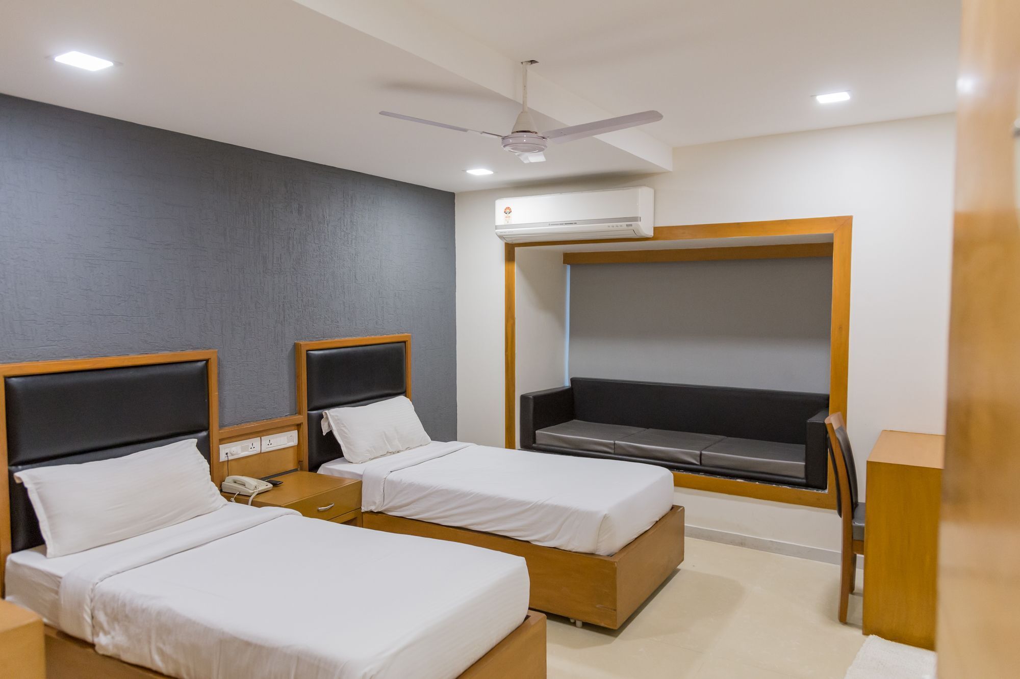 The Silver Leaf Hotel Amhedabad Dış mekan fotoğraf