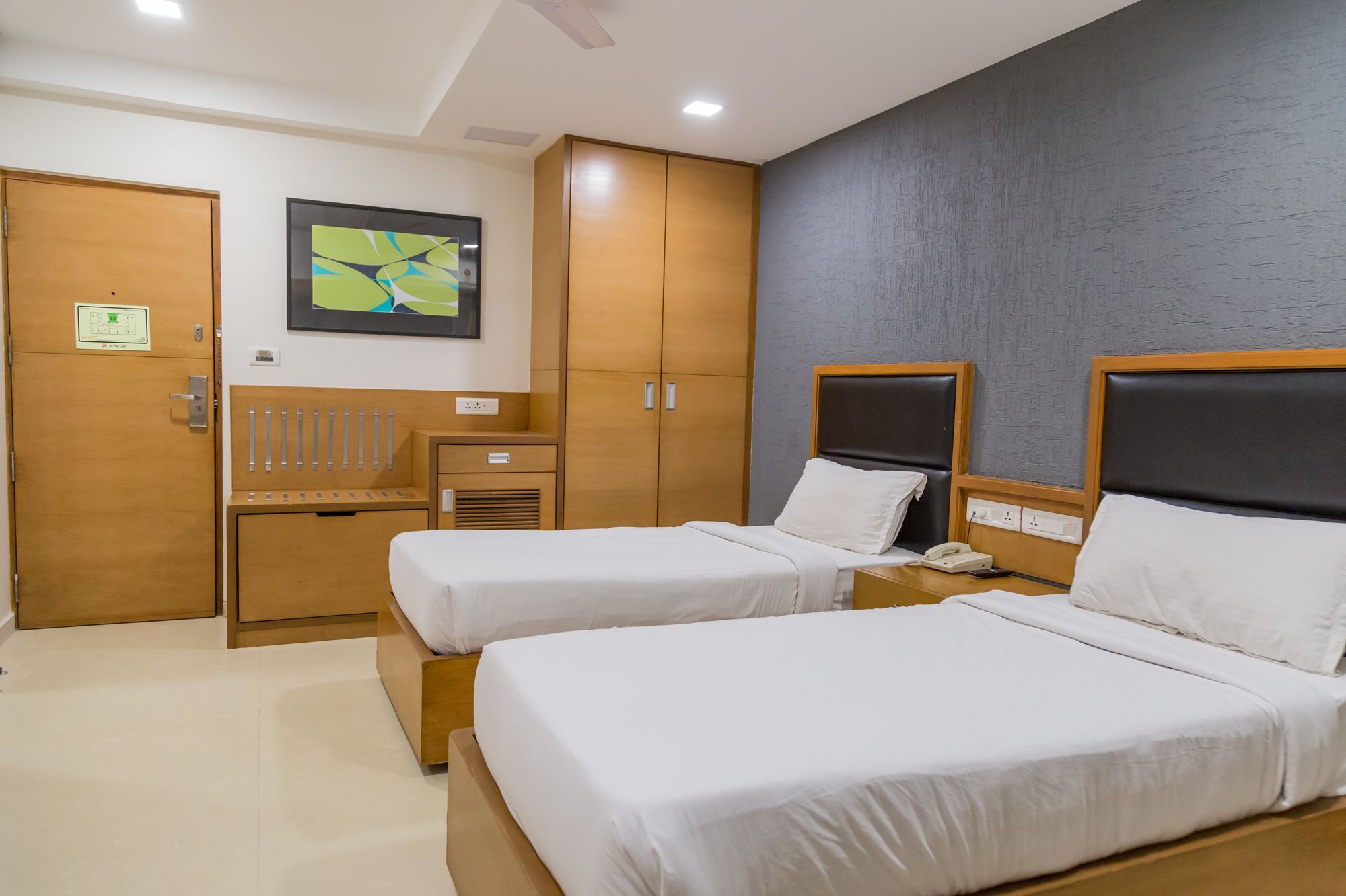 The Silver Leaf Hotel Amhedabad Dış mekan fotoğraf